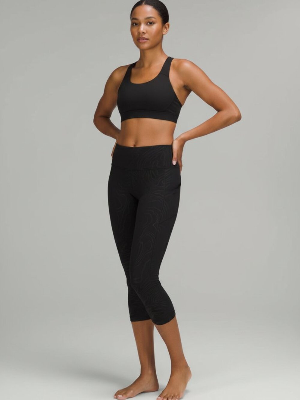 GAP Black Cropped Leggings with Subtle Wave Pattern